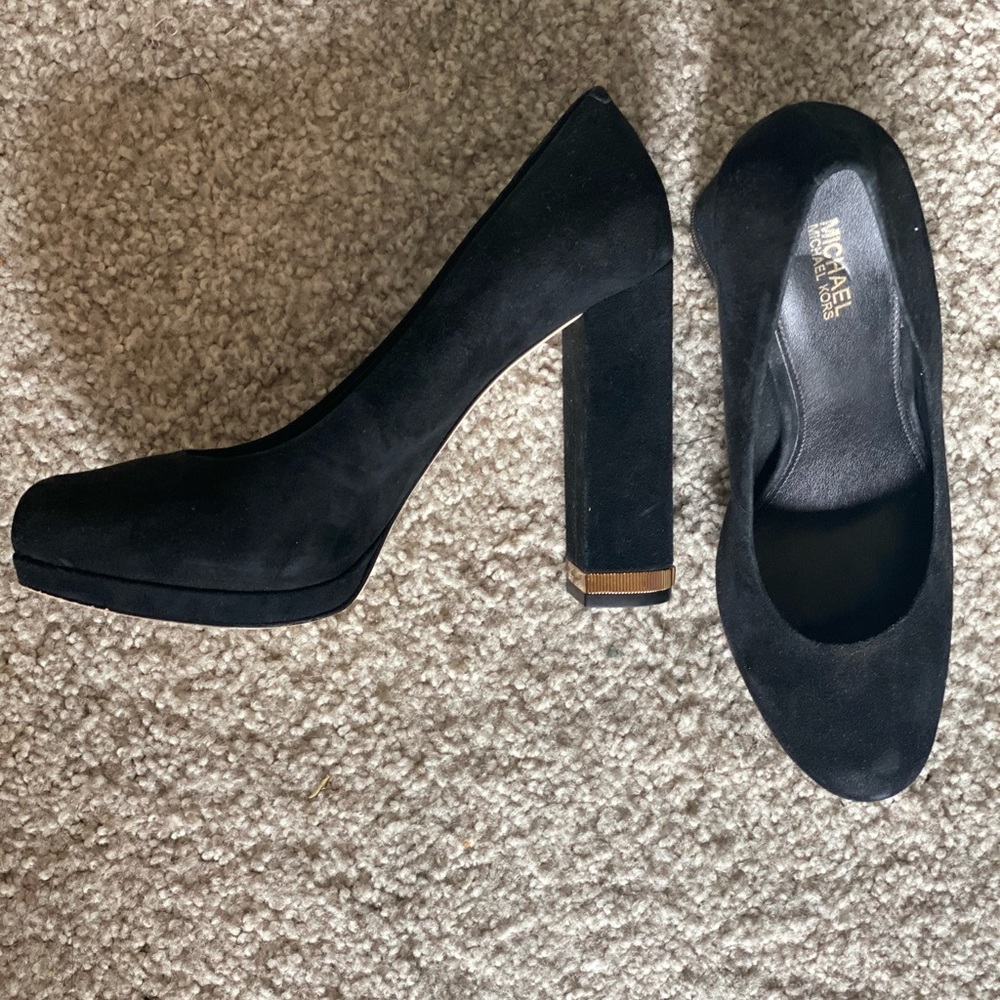 ⭐️ MICHAEL KORS- Suede pumps size 8M